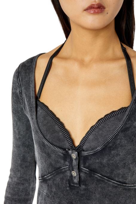 黒の T-analie ディーゼル