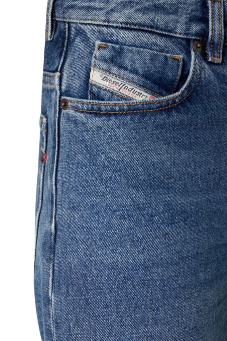 ディーゼル 2000 007e5 ブーツカットとフレア ジーンズ ミディアム ブルー