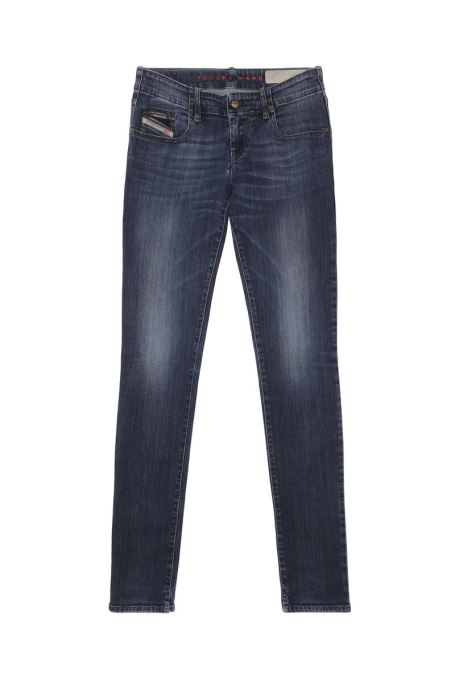 ダークブルーのディーゼルグループ