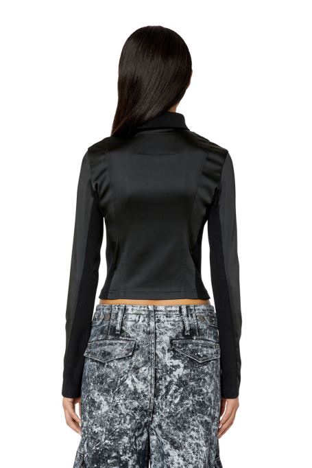 黒のディーゼル C-sheila