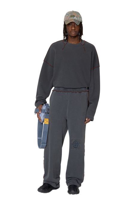 ダークグレーのスモロックディーゼル