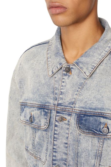 ライトブルーのdバーシーディーゼル