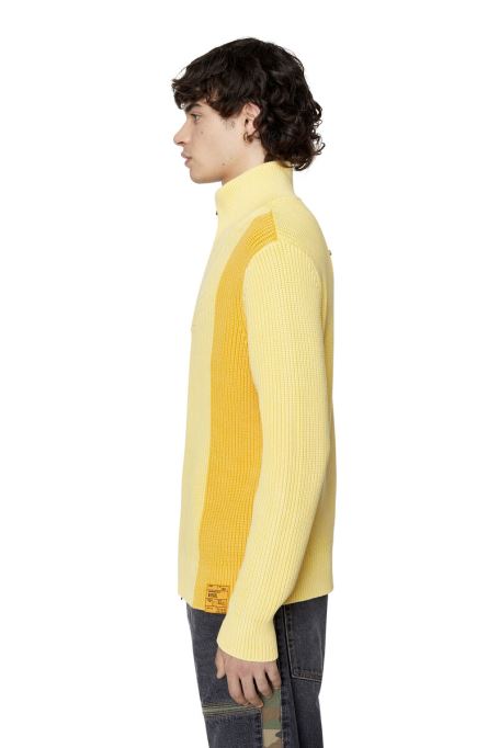 黄色の K-urtis ディーゼル