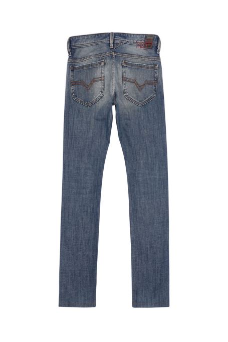 ダークブルーのディーゼルタナズ