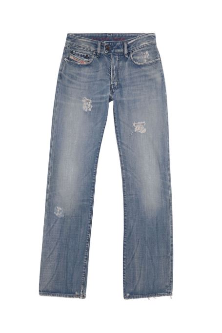 ライトブルーのディーゼルラボックス