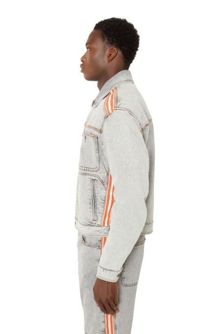 グレーのディーゼル D-bas