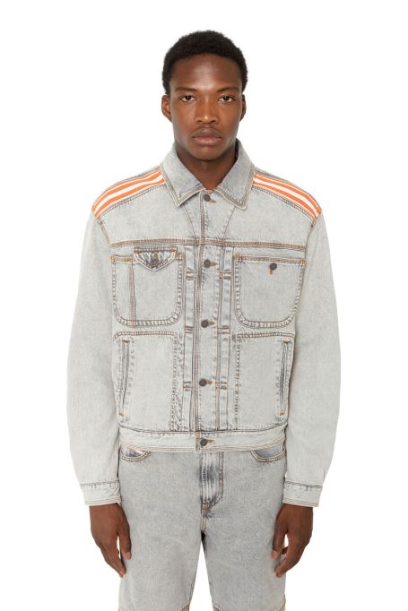 グレーのディーゼル D-bas