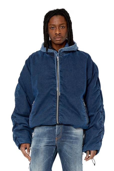 ダークブルーのd-bressyディーゼル