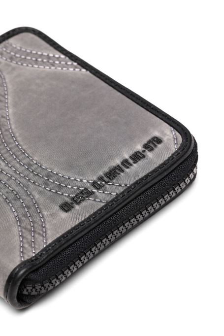 グレーのディーゼルパイジップ