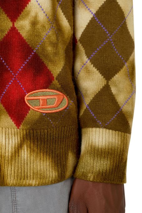 赤/茶色のk-addice ディーゼル