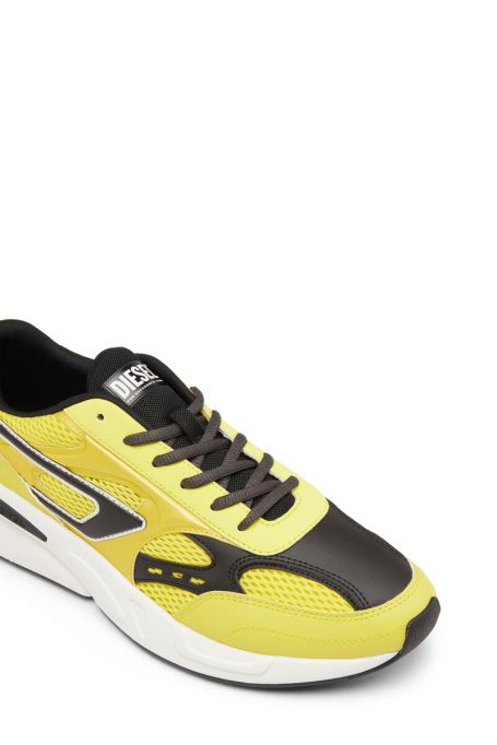黄色のセレンディピティ スポーツ ディーゼル