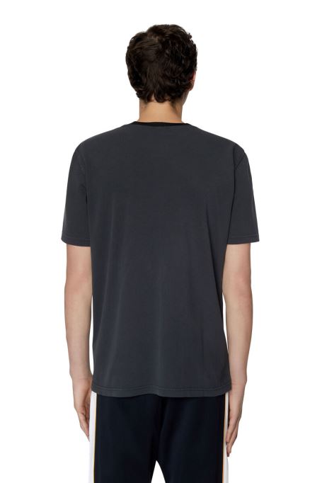 黒のディーゼル T-just-kc