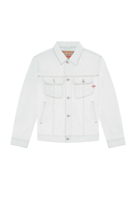 ホワイトのディーゼルpr-d-barcy