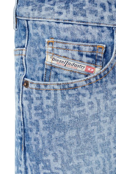 ライトブルーのデロンディーゼル