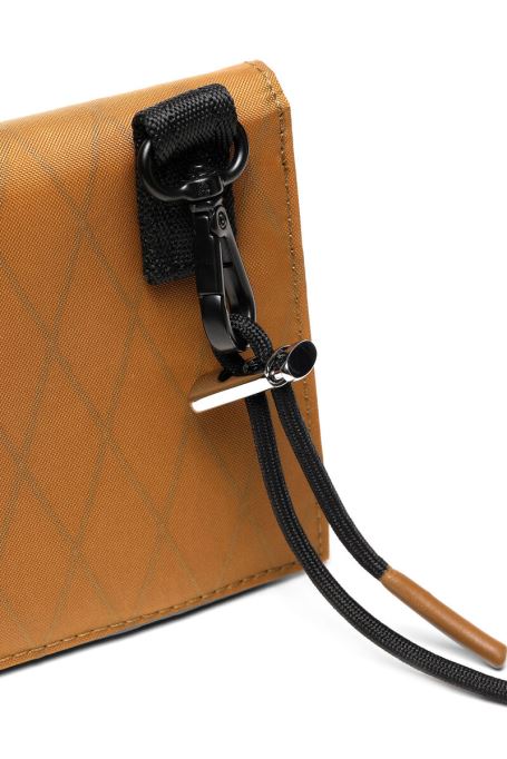 ディーゼル スリーフォールド ブラウン