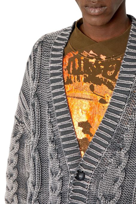 グレーのケリンド ディーゼル