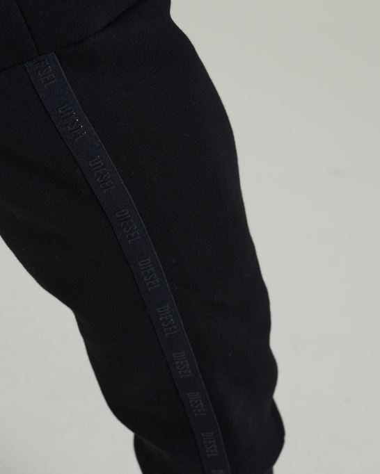 ディーゼルオクタヴィアンジョガーニューブラック。