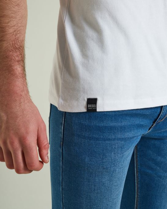 ホワイト ベーシック スコット V ネック ティー オプティック ディーゼル