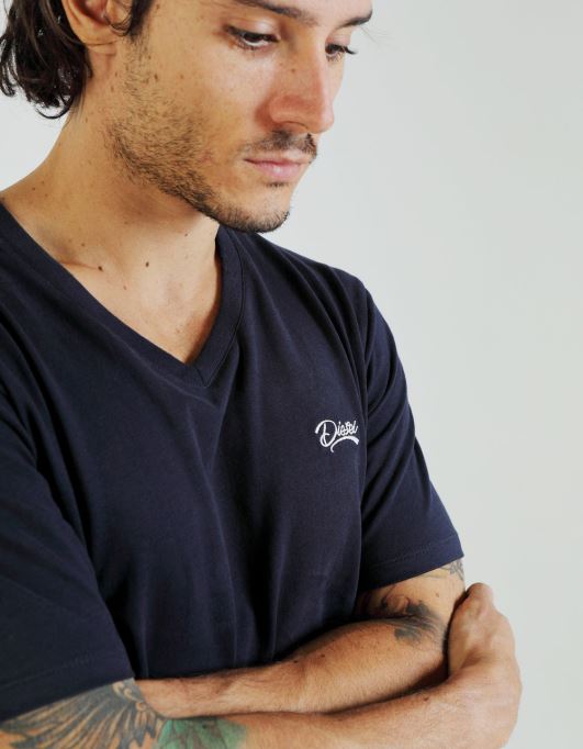 ベーシックなスコットvネックシャツ ピュアディーゼル ネイビー