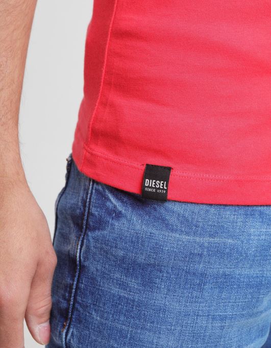 レッド ディーゼル ベーシック スコット オ ネック ティー ポインセチア