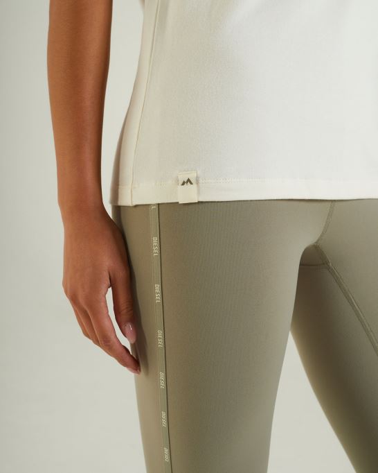 ディーゼル・ジュリア Tシャツ クリーム・アイボリー