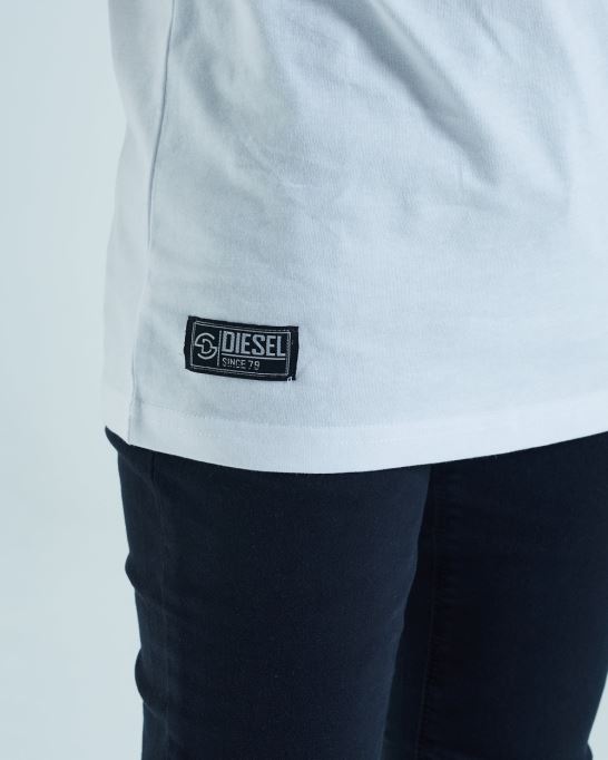 ディーゼル トリスタン ティー レッド