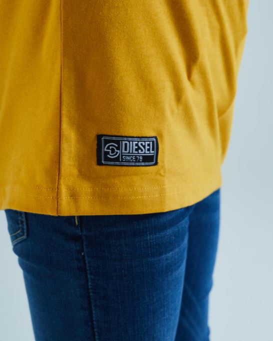 レッド ディーゼル トリスタンティー マスタード