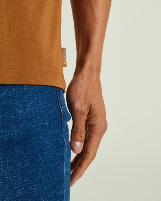 ピンクのファブリックシオ・ティー・メープルリーフ・ディーゼル