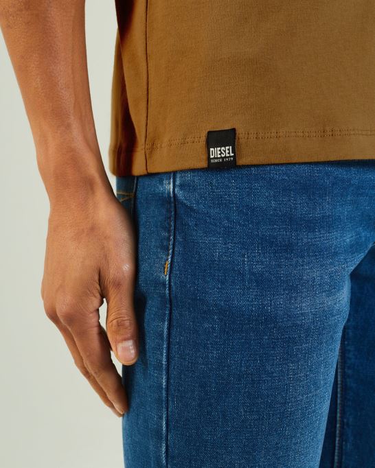 ベーシックスコット オネック メープルリーフ ディーゼルレッド